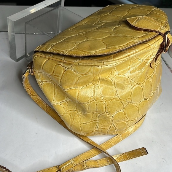 Meyers Croc Embossed Leather Mustard Yellow Crossbody Top Flap Feed Bag Purse - Picture 6 of 16